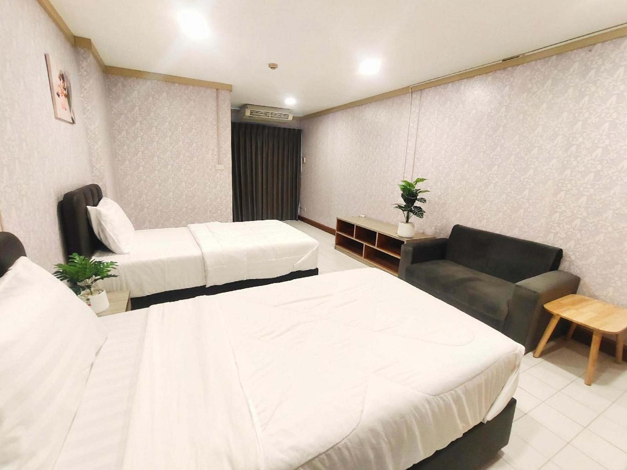 Hotel Oyo 75446 Travis Inthamara 49 à Bangkok Extérieur photo