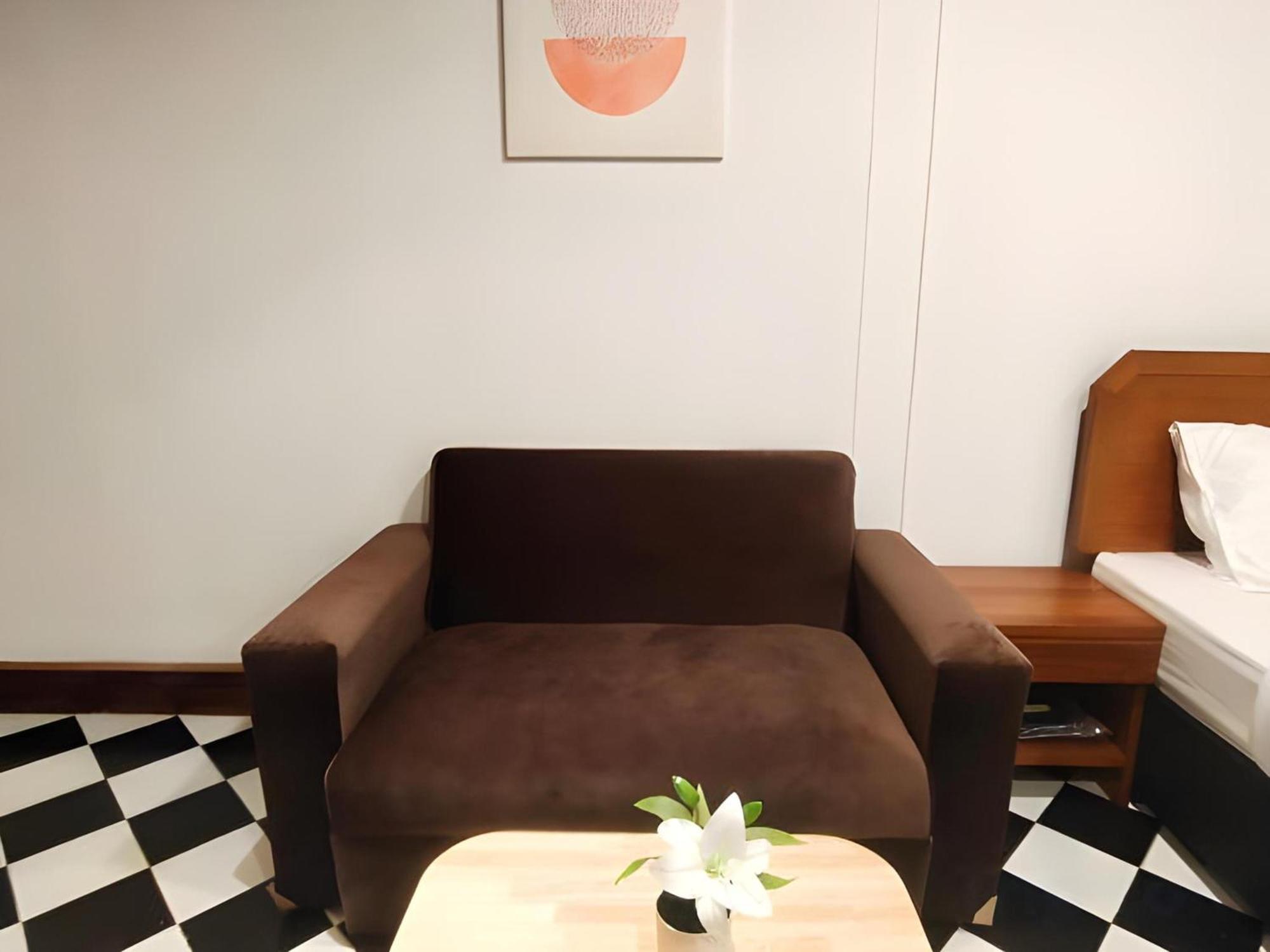 Hotel Oyo 75446 Travis Inthamara 49 à Bangkok Extérieur photo
