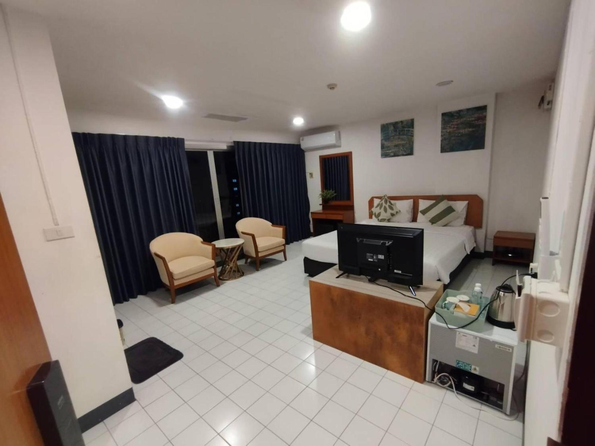 Hotel Oyo 75446 Travis Inthamara 49 à Bangkok Extérieur photo