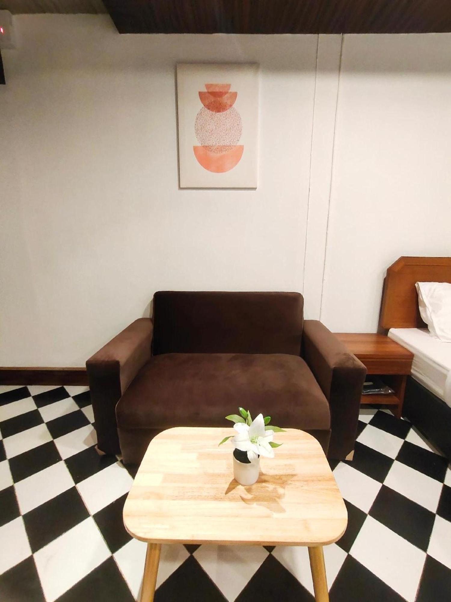Hotel Oyo 75446 Travis Inthamara 49 à Bangkok Extérieur photo